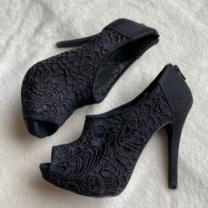 Apt. 9 Black Platforms
